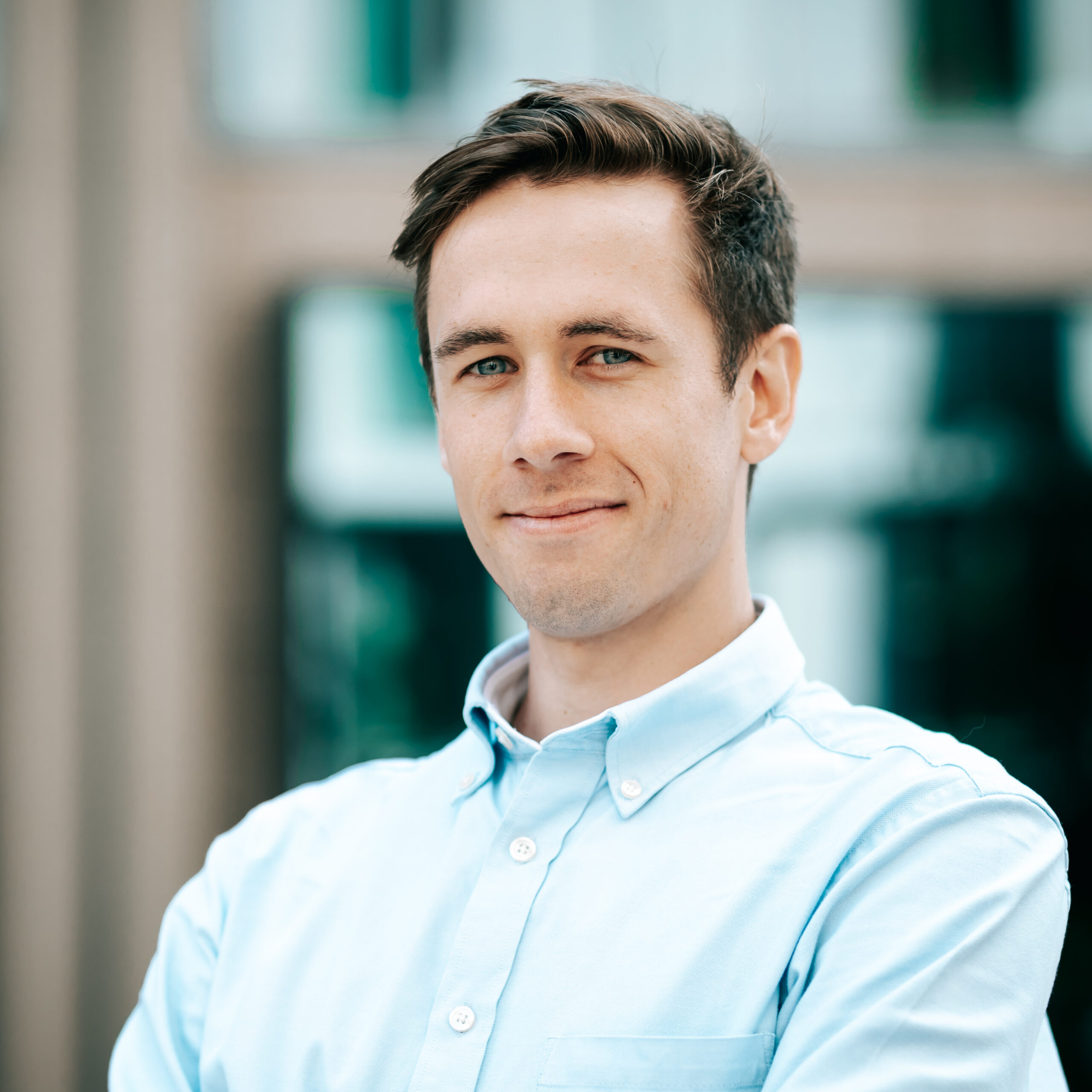 Headshot of Oliver Carpenter